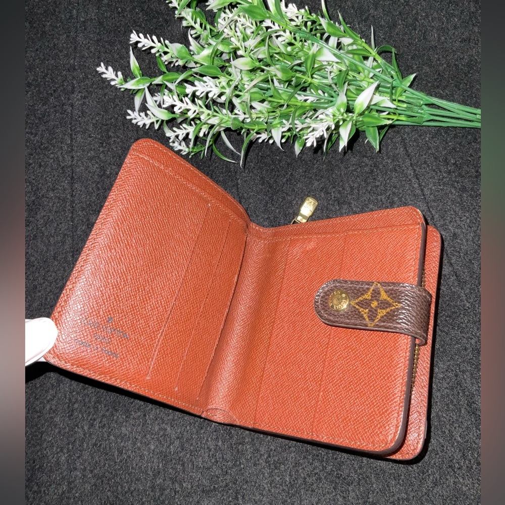 ✅AUTHENTIC LV COMPACT WALLET EXCELLENT CONDITION - Picture 3 of 11